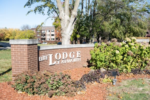 Exterior sign for Elite Lodge of Ashworth