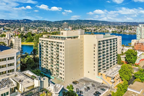 Aerial view of Lake Park Senior Living building by the water
