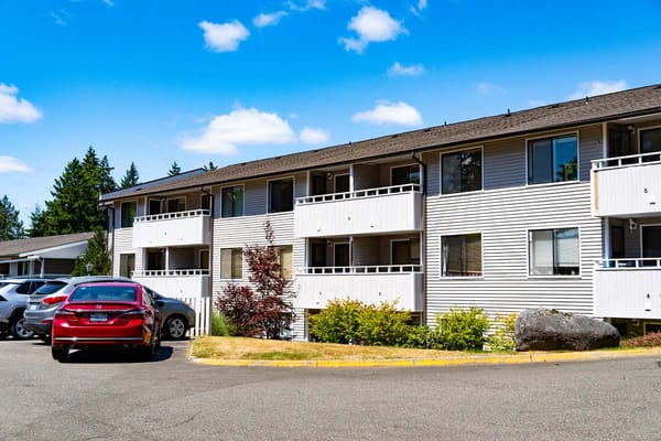 Building exterior of The Villas at Ridgemont with parked cars