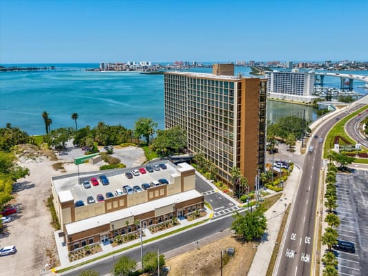 Aerial view of The Oaks of Clearwater building and surrounding area