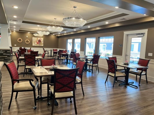 Dining room with tables and red chairs
