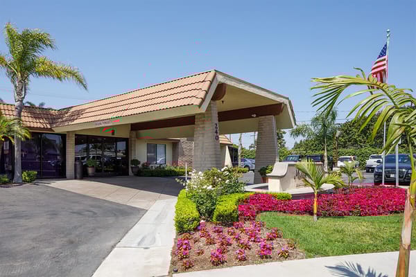 Exterior view of Mission Palms Healthcare Center entrance