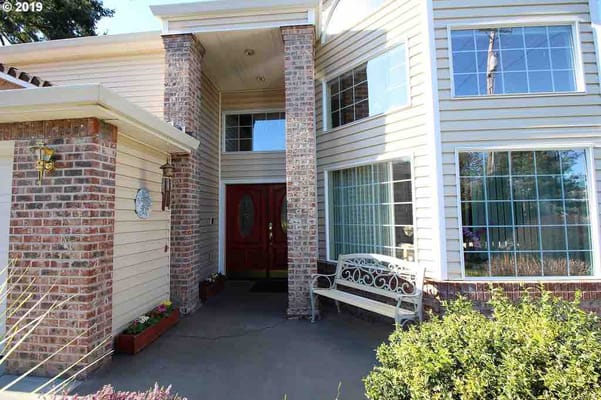 Front entrance of the Beaverton Senior Care Home
