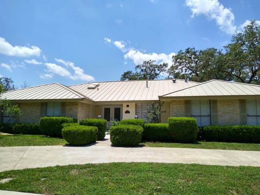 Exterior view of the Red Oak Memory Care facility