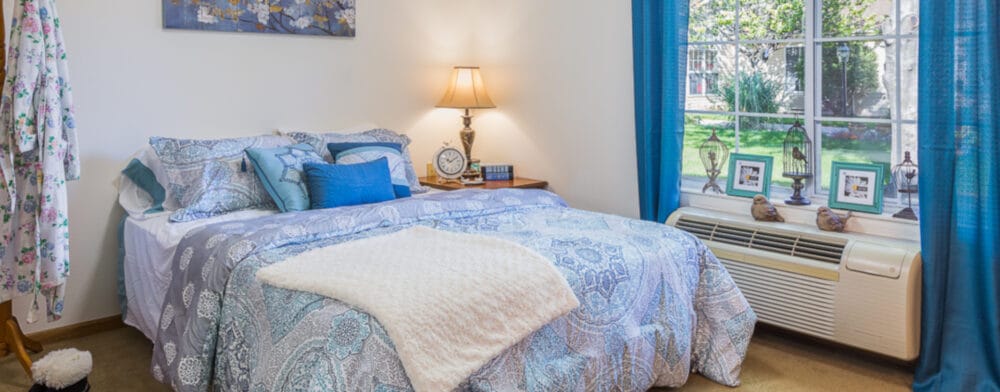 Cozy decorated resident room with a view outside