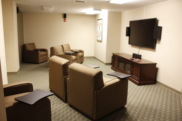 Cozy lounge with chairs and TV in St. Anthony of Lansing