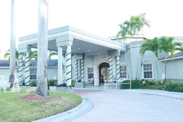 Exterior view of HarborChase of Coral Springs entrance