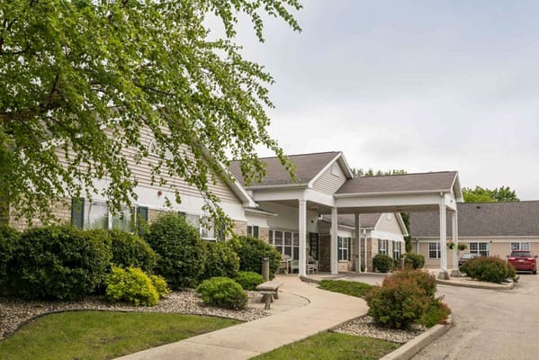 Exterior view of Madison Pointe Senior Living facility