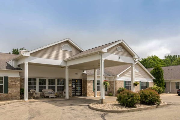 Exterior view of Madison Pointe Senior Living entrance