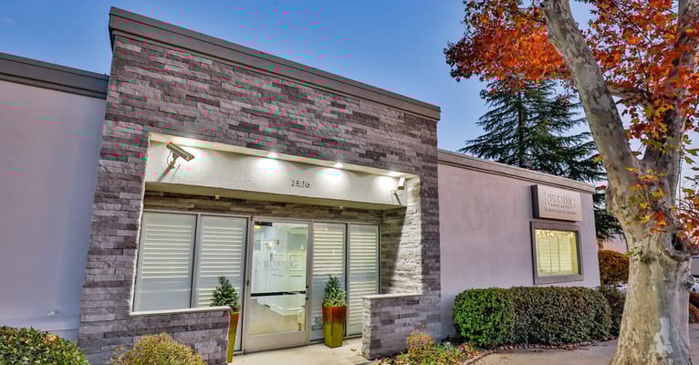 Exterior view of Redding Post Acute facility entrance