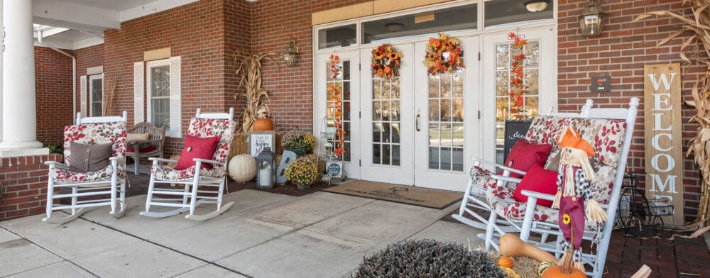 Welcoming entrance with rocking chairs and decorations