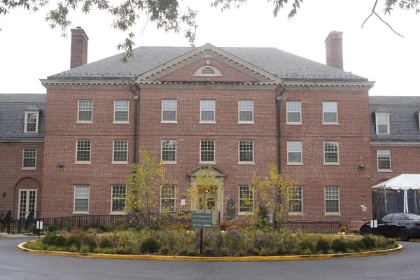 Exterior view of Lisner-Louise-Dickson-Hurt-Home building
