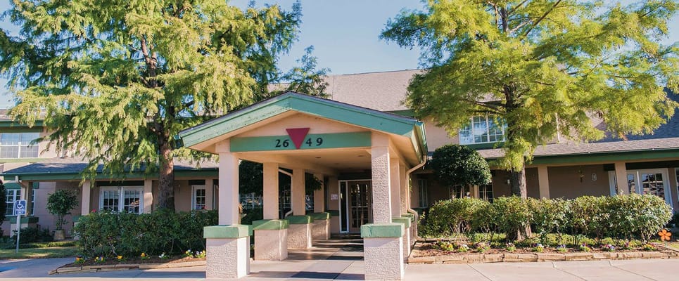 Front entrance of Brookdale Sikes Lake with landscaping