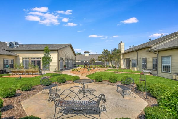 Courtyard with seating and landscaped gardens at Cedar Crest Senior Living