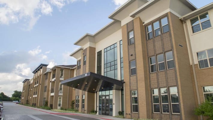 Exterior view of Heartis MidCities Assisted Living facility