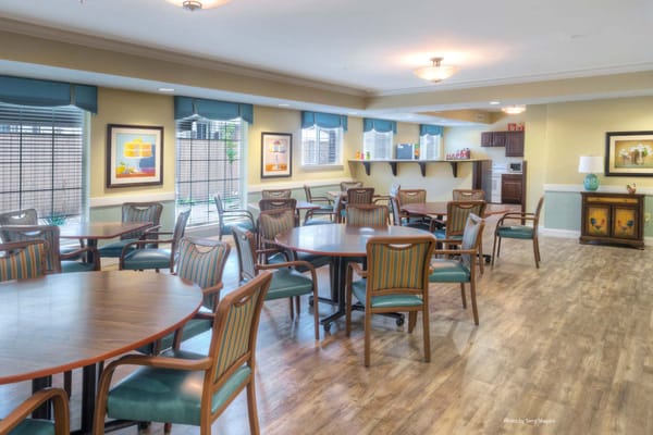 Cozy dining area with tables and chairs in Independence Village of Carmel.
