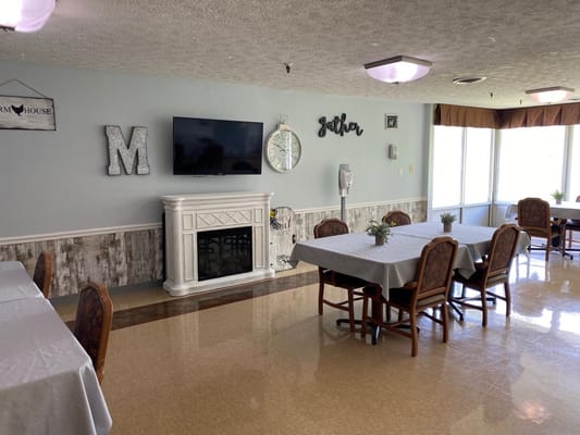 Bright dining area with tables and a fireplace