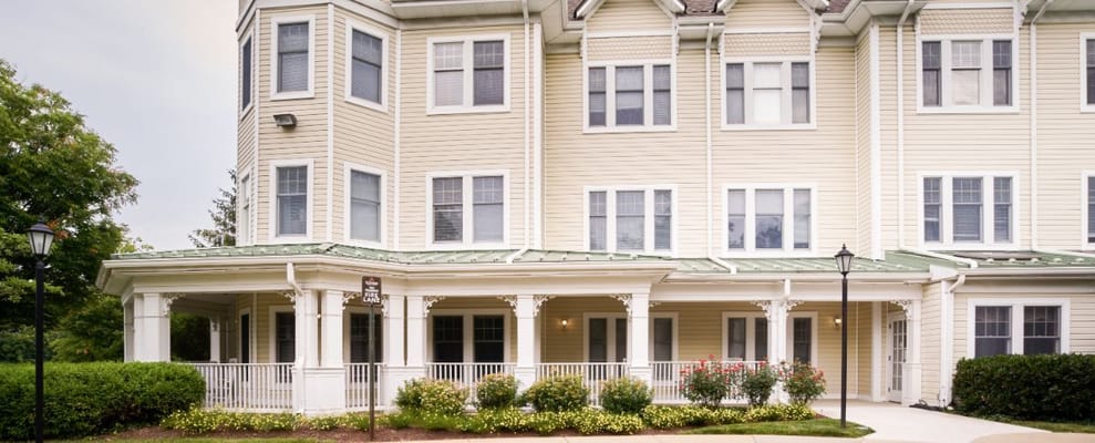 Front entrance of Sunrise of Pikesville senior living facility