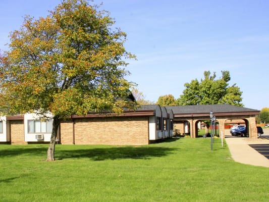 Exterior of Urbandale Health Care Center with green lawn and trees