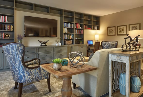 Cozy common area with comfortable seating and bookshelves