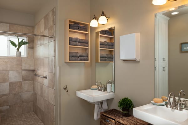 Bright bathroom with towels and plants