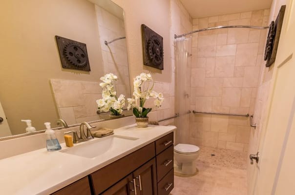 Bright and spacious bathroom with modern fixtures