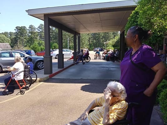 Residents enjoying time outdoors at Dudneywood Assisted Living