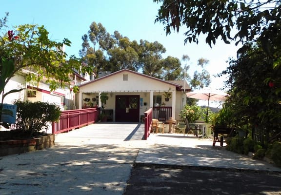 Front entrance of Huntington Manor with outdoor seating