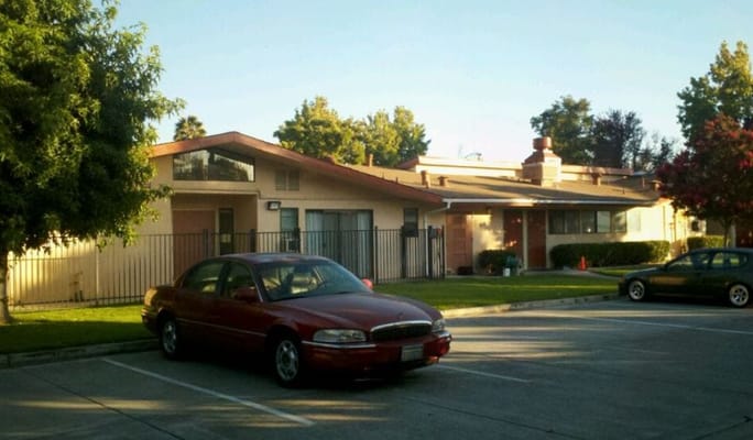 Exterior view of Lincoln Retirement Villa with parking