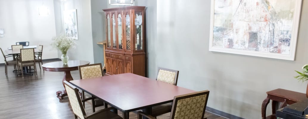 A dining area with tables and chairs at Mountain Meadows Nursing & Rehab Center.