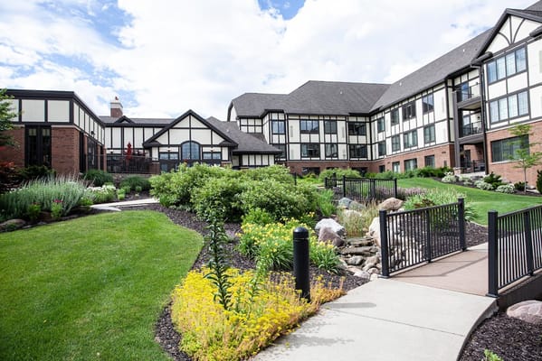 Exterior view of Beacon Hill At Eastgate with landscaped gardens