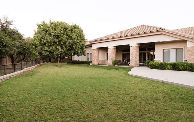 Exterior view of Emerald Groves Assisted Living building and lawn