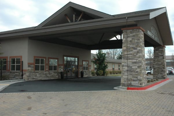 Exterior view of Grace Independent and Assisted Living facility