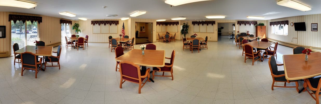 Panoramic view of a common area with tables and chairs