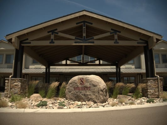 Entrance featuring a large rock with the Summerset logo