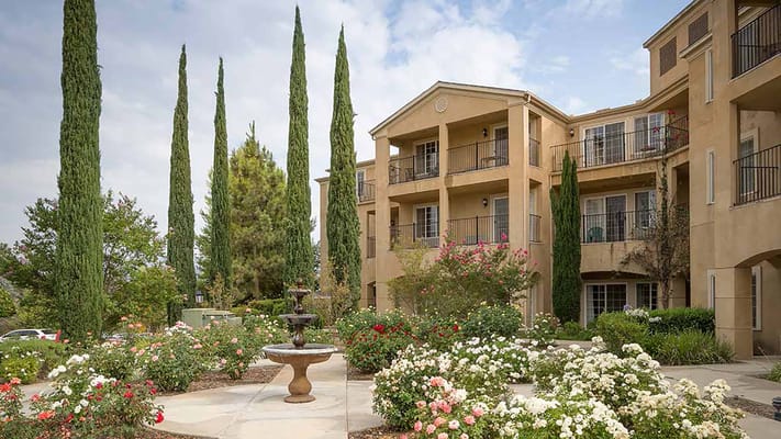 Courtyard with fountain and flowers at Atria Park of Vintage Hills