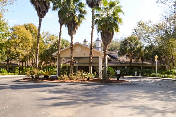 Exterior view of Charter Senior Living of Gainesville