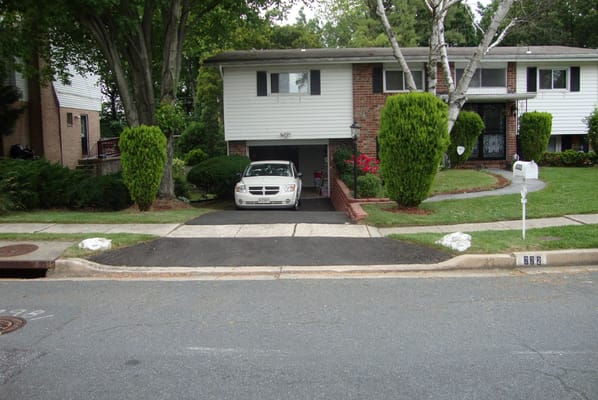 View of the front yard and entrance of Homestyle Assisted Living