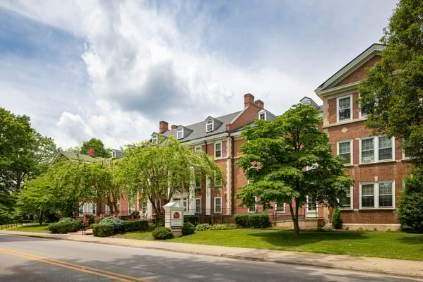 Exterior view of Madison Park Healthcare
