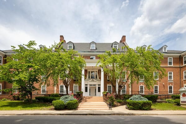 Exterior view of Madison Park Healthcare facility