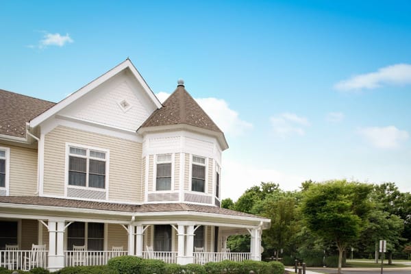 Front exterior of Sunrise of Wilmington senior living facility