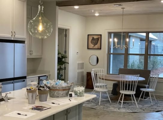 Bright and inviting dining area with a modern design