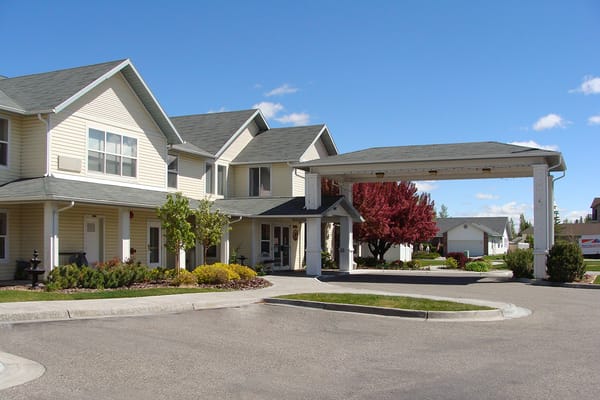 Exterior view of Parkwood Meadows Assisted Living Community