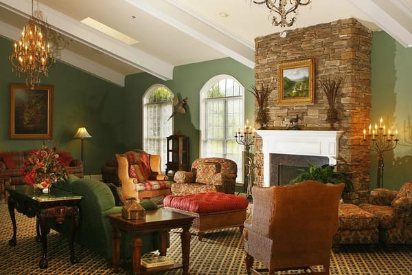 Well-decorated common area with comfortable seating