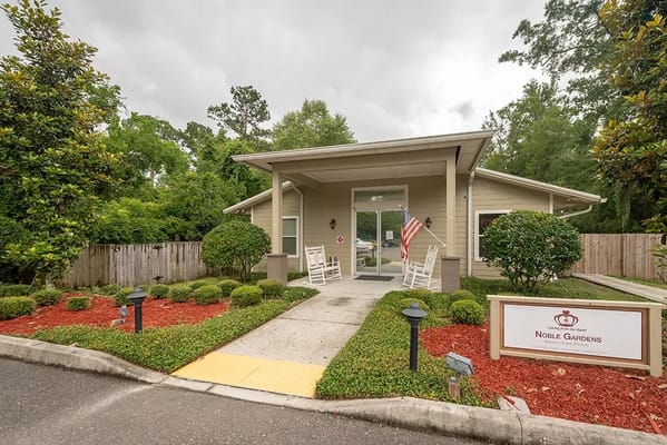 Exterior view of Noble House & Gardens Senior Living