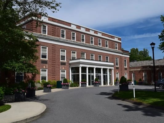 Front entrance of The Nathaniel Witherell senior living facility