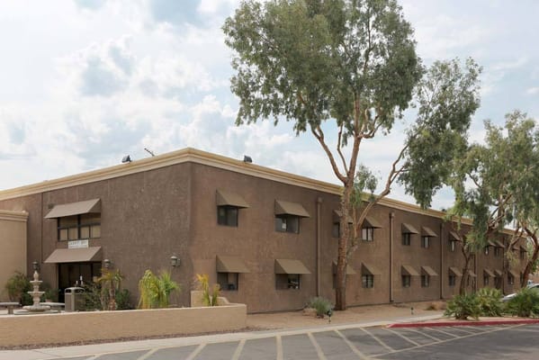 Exterior view of Amarsi Assisted Living building