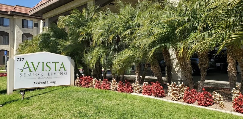 Exterior view of Avista Senior Living Magnolia with landscaping