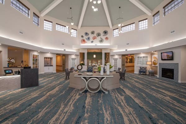 Bright and spacious lobby of Barrington Terrace of Naples with modern decor