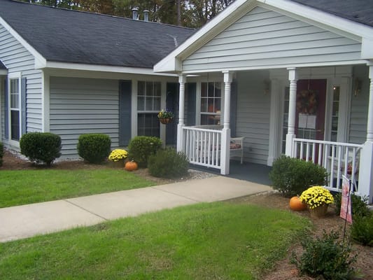 Welcoming entrance with landscaped yard and seasonal decor